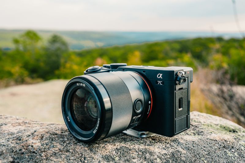 Entry Mirrorless 48MP 4K Ideal for Travel