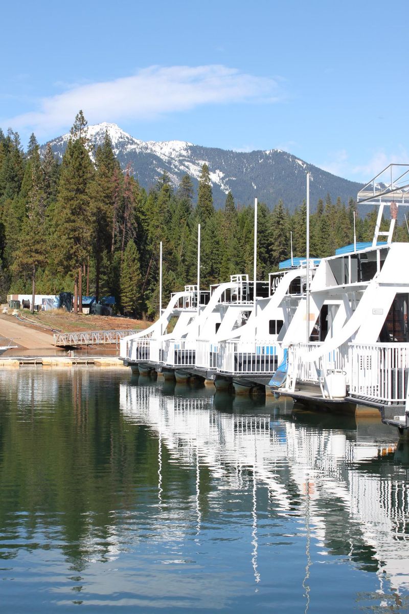Multiple Marinas Offer Full-Service Houseboat Adventures