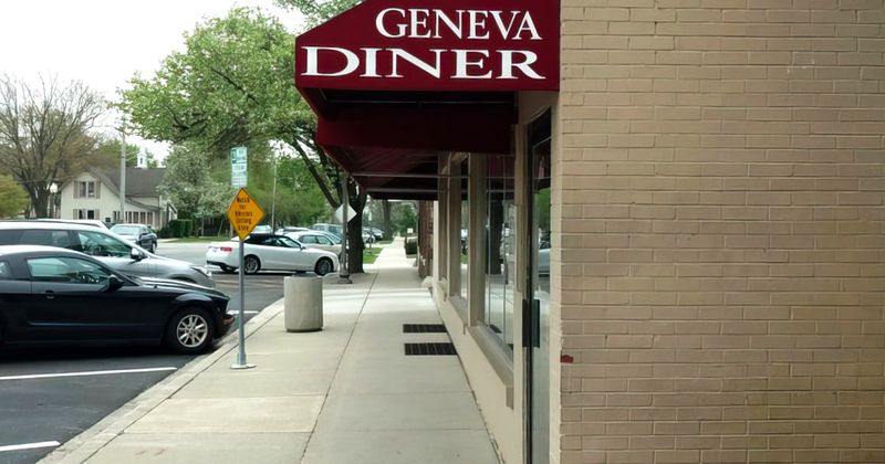 Geneva Diner: Brick-Front Breakfast Haven in Fox Valley