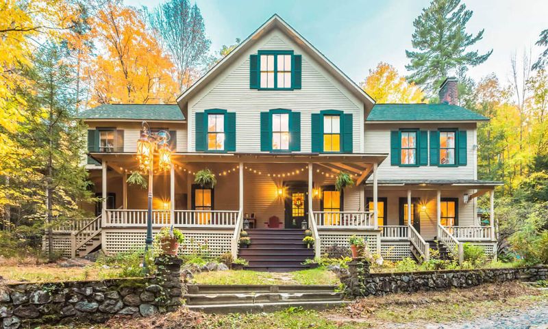 Cozy Inns and Lodges