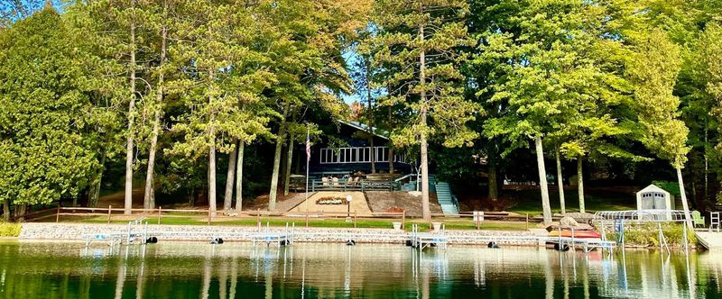 Lakeside Locations: Dining with Scenic Views