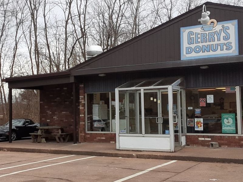 Gerry’s Donuts (Ellington)