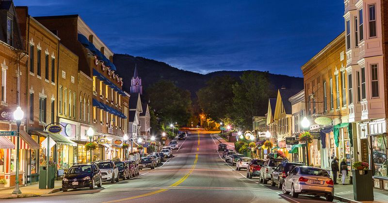 Explore Downtown's Charming Shops and Eateries
