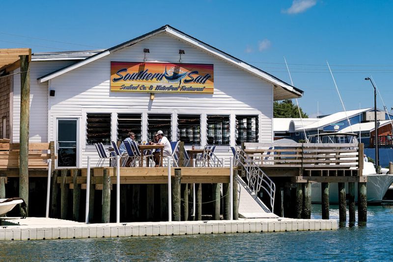 El's Waterfront: Beaufort's Hidden Harbor Gem