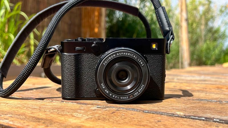 Fujifilm X-E5 with 27mm f/2.8 WR: Compact System with Weather Protection
