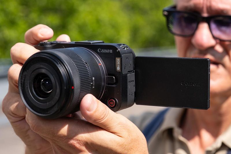 Canon EOS R50 V: User-Friendly Mirrorless for Aspiring Creators