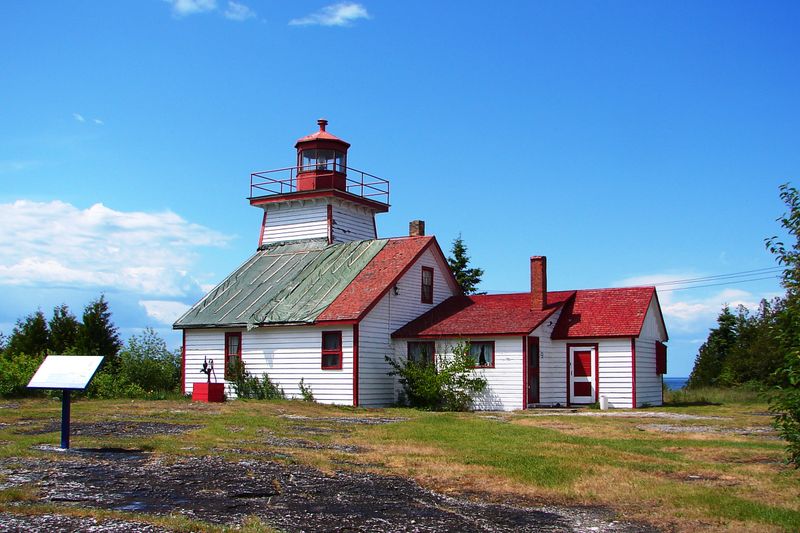 Manitoulin Island, Ontario (Lake Huron) — Mississagi Strait Lighthouse (Meldrum Bay)