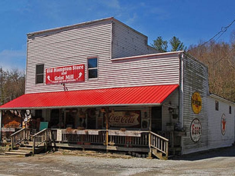 Old Hampton Store & Barbecue — Linville