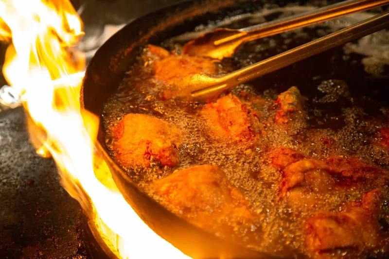 Charles' Country Pan Fried Chicken: Skillet Magic