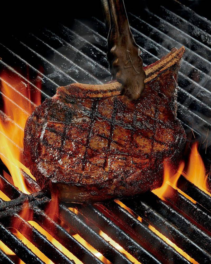 LongHorn Steakhouse: Where the West Meets Flame-Grilled Excellence