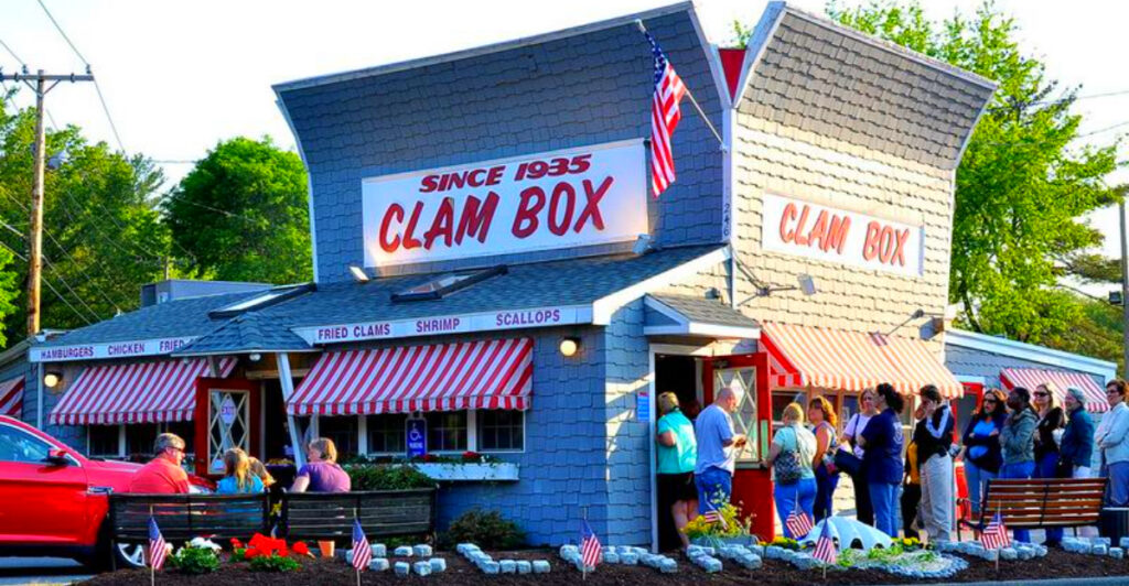 This Hidden Massachusetts Diner Serves Fried Fish So Perfect, People Flock Here Every Friday