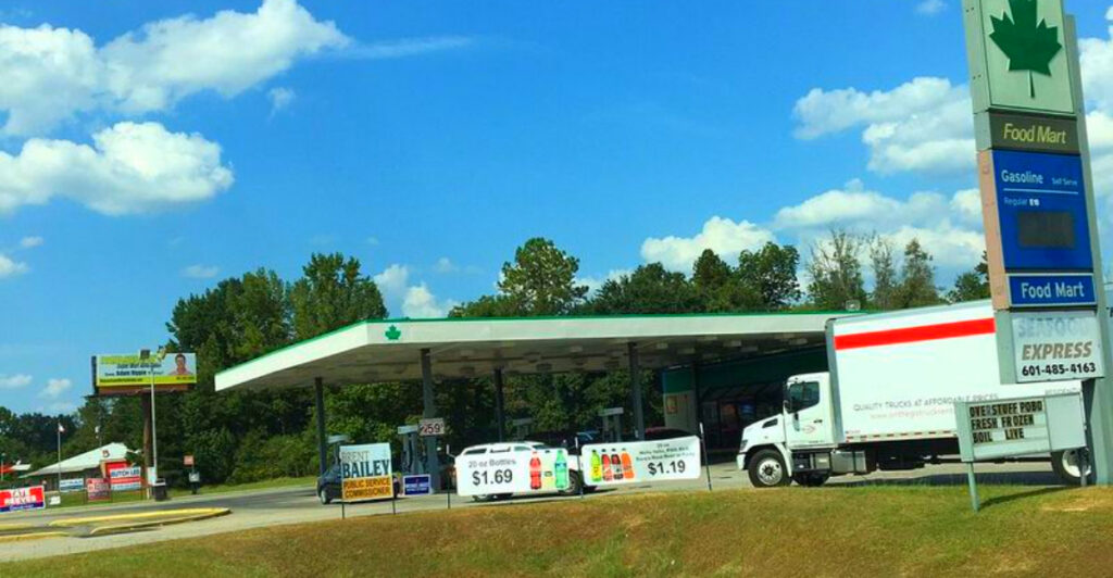 This Mississippi Gas Station Serves Fried Catfish That’s a Local Legend