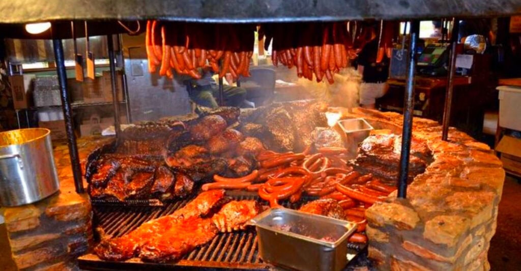 5 Things You’ll Love About This Texas Hill Country Wine Stop – From Smoked Brisket to Live Music