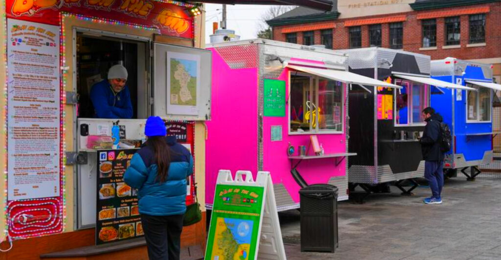 Why Oregon Locals Choose Food Carts Over Sit-Down Restaurants