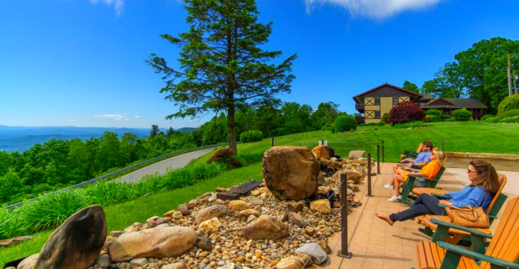 10 Blue Ridge Mountain Towns in North Carolina That Are Absolutely Perfect in October