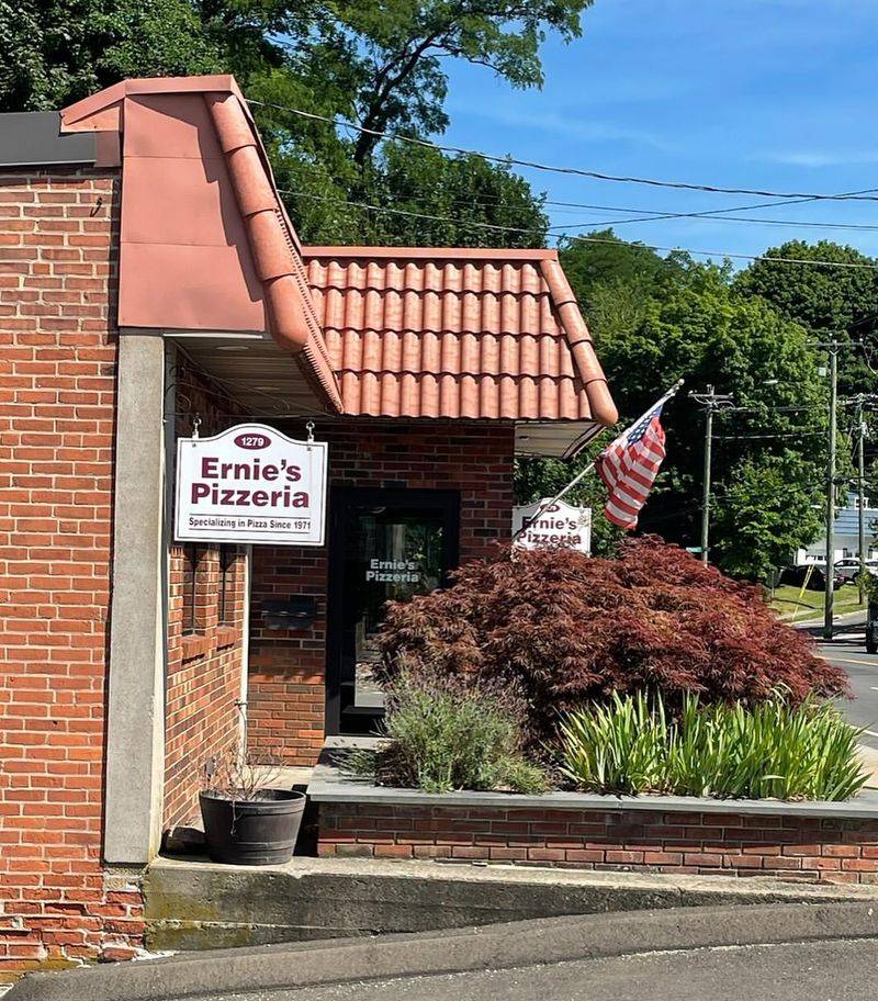 Ernie's Pizzeria (Westville, New Haven)