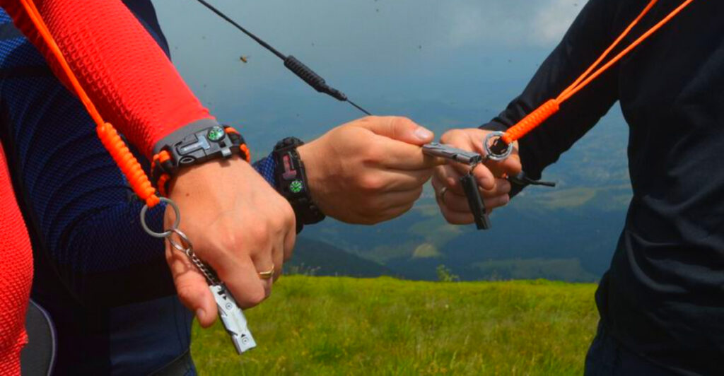 10 Must-Have Accessories for Winter Hikes 2025