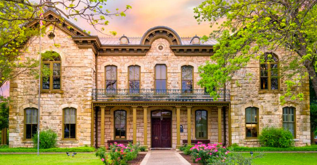10 Underrated Southern Cities With Beautiful, Walkable Historic Districts
