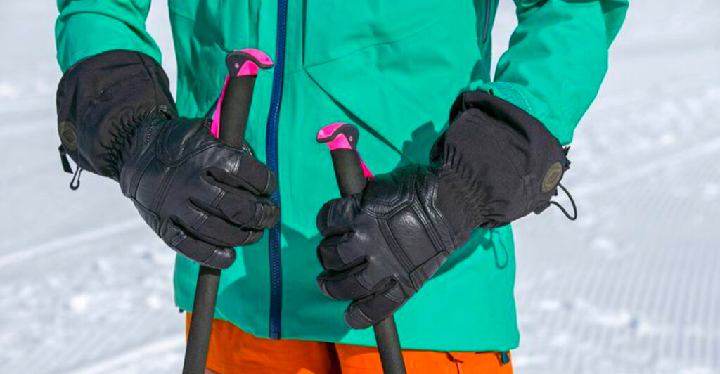 12 Best Gloves for Hiking in Winter Conditions