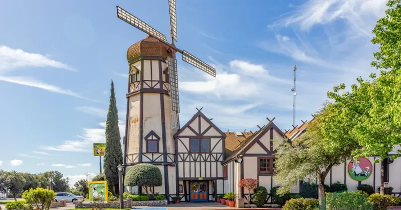 Pea Soup Andersen’s – Buellton