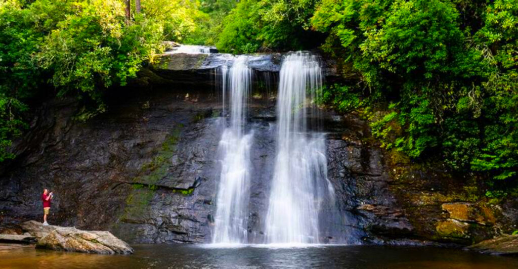 12 Hidden North Carolina Waterfalls Locals Don’t Want Tourists to Find