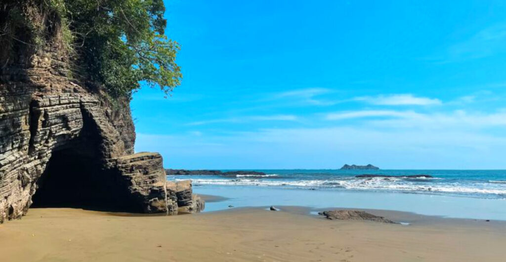 12 Quiet Costa Rica Beach Coves with Clear Water & Zero Hype
