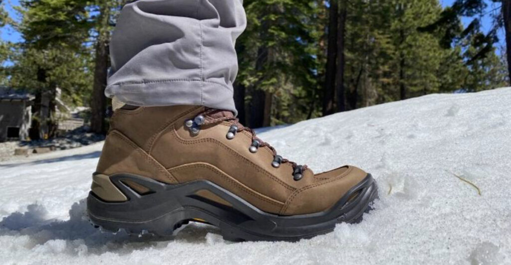 13 Best Men’s Hiking Shoes for Outdoor Photographers