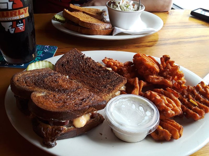 Crescent Moon Ale House – Omaha