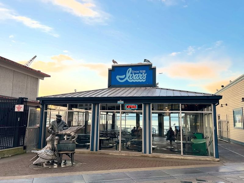 Ivar's Pier 54 Fish Bar (Waterfront) — the classic window on Elliott Bay