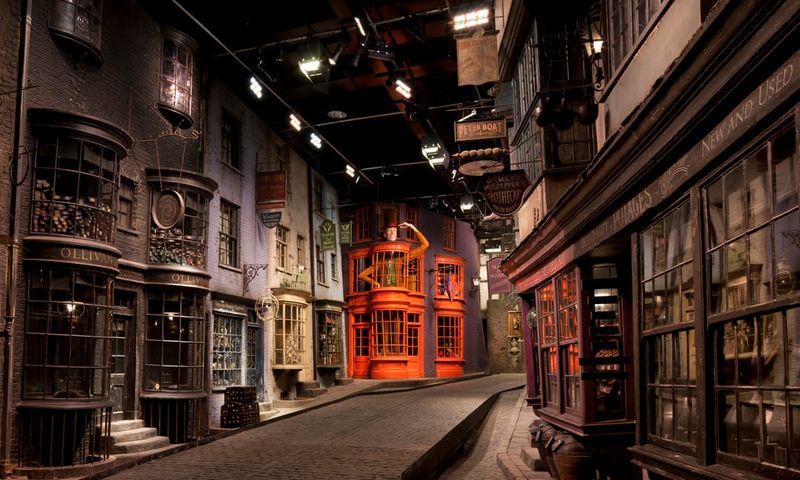 Warner Bros. Studio Tour London – The Making of Harry Potter (Leavesden, England)