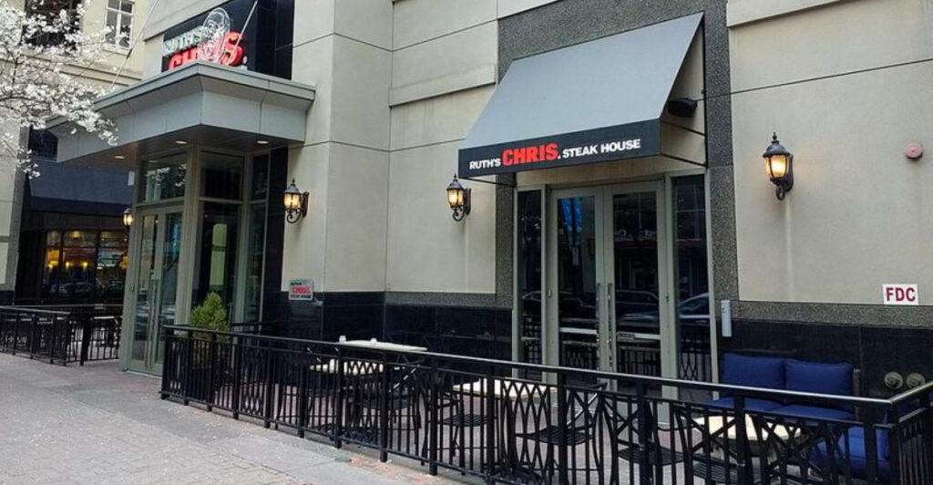 7 Restaurant Chains Serving Roast Turkey Dinners Chefs Can’t Stop Raving About