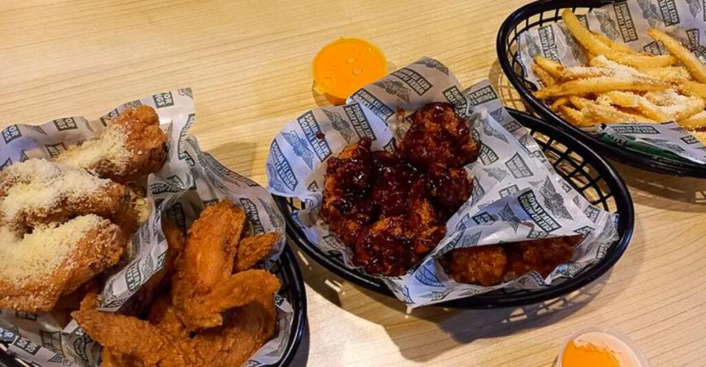7 U.S. Restaurant Chains With the Best Wings, According to Chefs