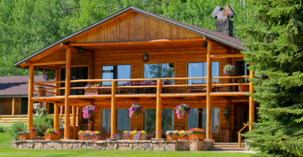 8 Cozy Colorado Lodges Where Animal Lovers Can Experience Fall in the Wild