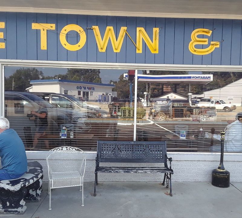 Little Town & Country Restaurant - Bedford, KY