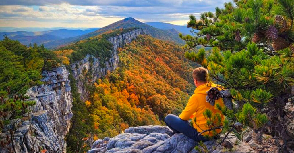 8 Underrated U.S. Trails That Look Magical in Autumn