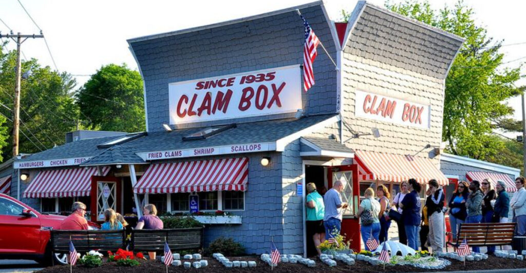 9 Coastal Massachusetts Seafood Huts Where Every Bite Tastes Like New England
