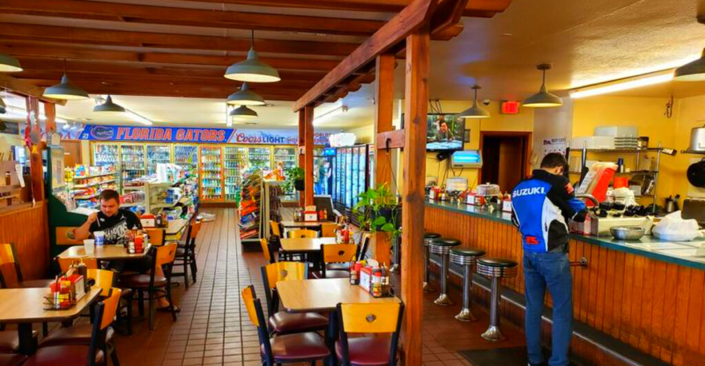 9 Gas Station Diners in Florida That Locals Say Beat Any Restaurant