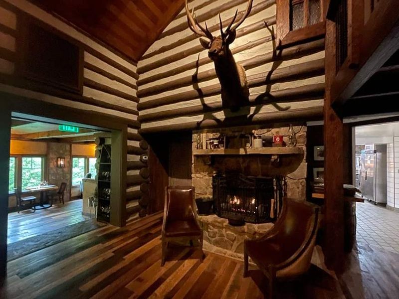 Fine dining with mountain-cozy vibes