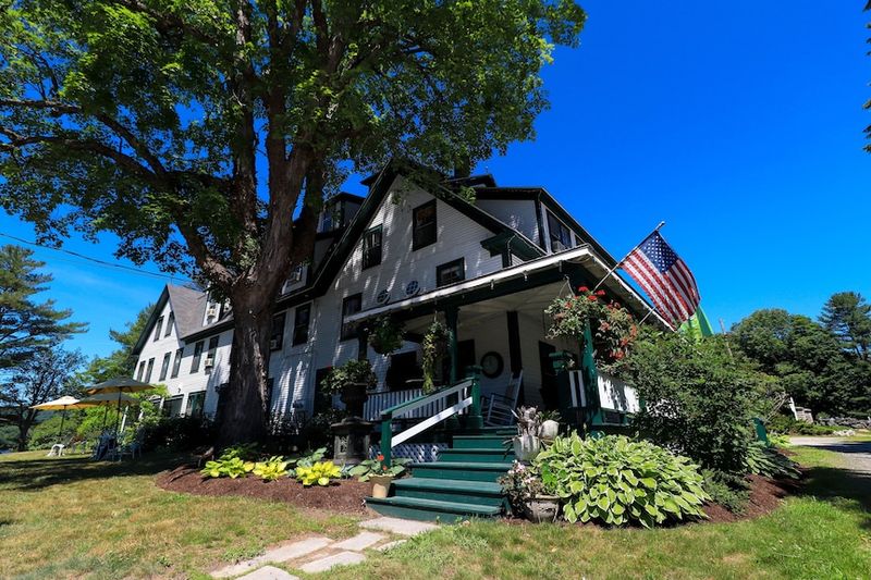 Follansbee Inn — North Sutton (Kezar Lake)
