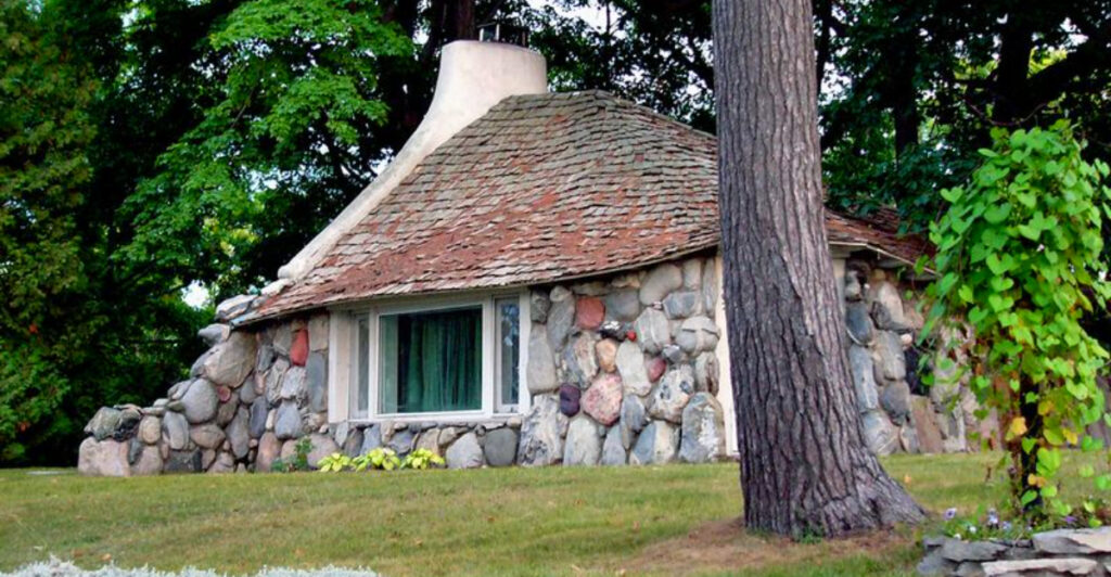 America’s Best-Kept Secrets: 17 Small Towns That Capture the Soul of the Nation