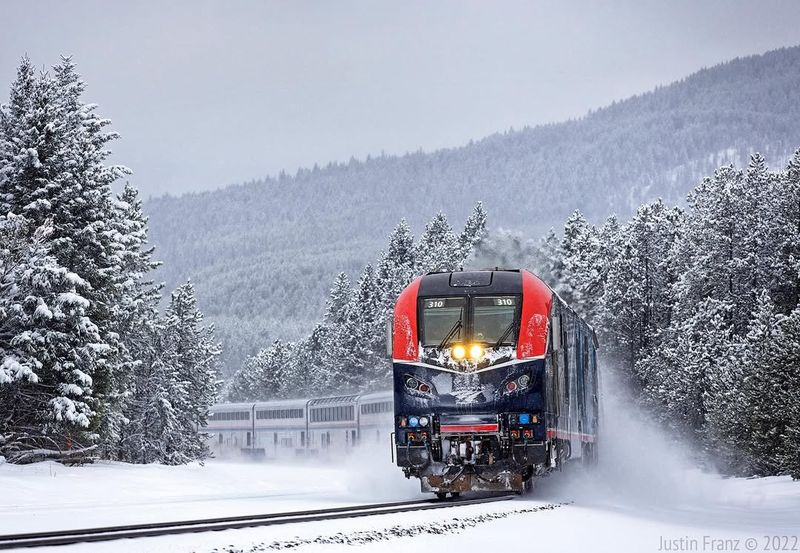 Amtrak Empire Builder (Chicago ↔ Seattle/Portland)