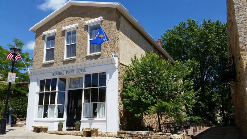 Cozy Inns and Historic Lodging