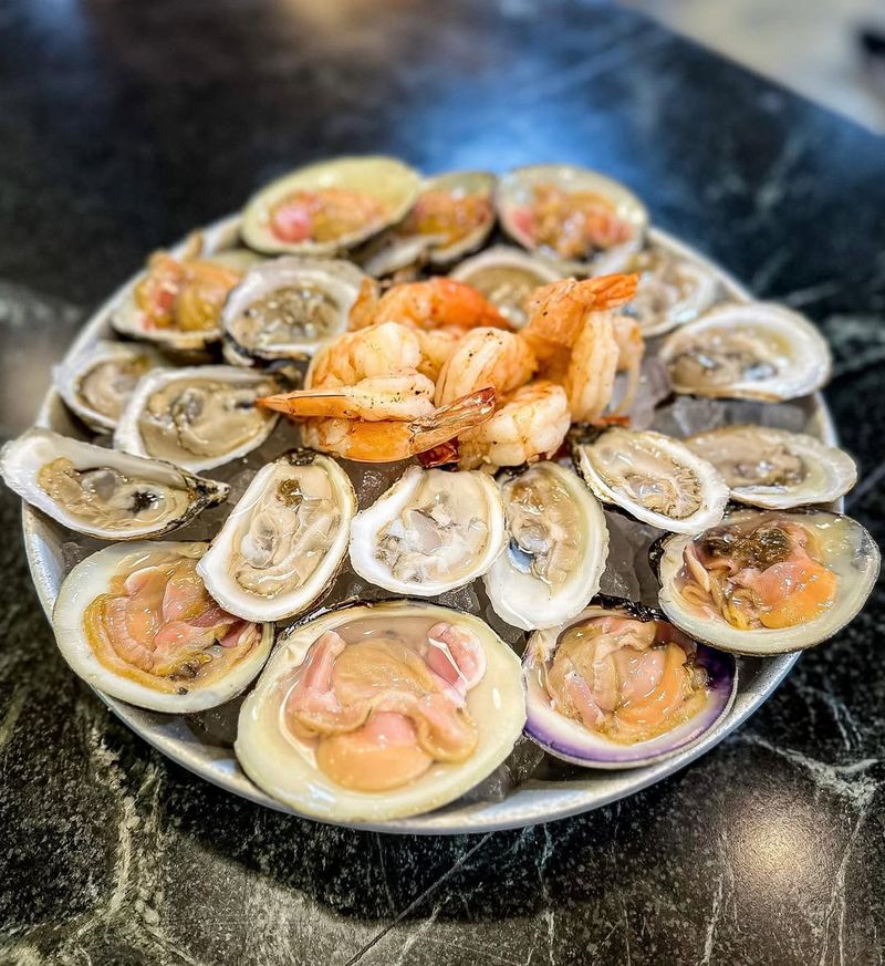 Pearl's Oyster Bar — Philadelphia (Reading Terminal Market)