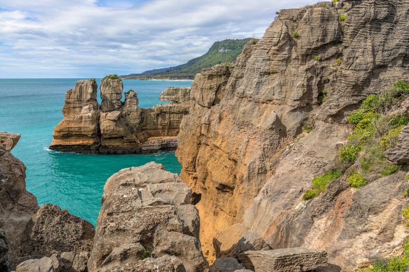 Crustal Thinning Explains the Great Sinking