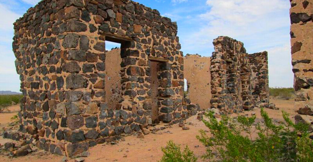 Arizona’s Silent Ghost Towns Are Slowly Being Reclaimed by Nature