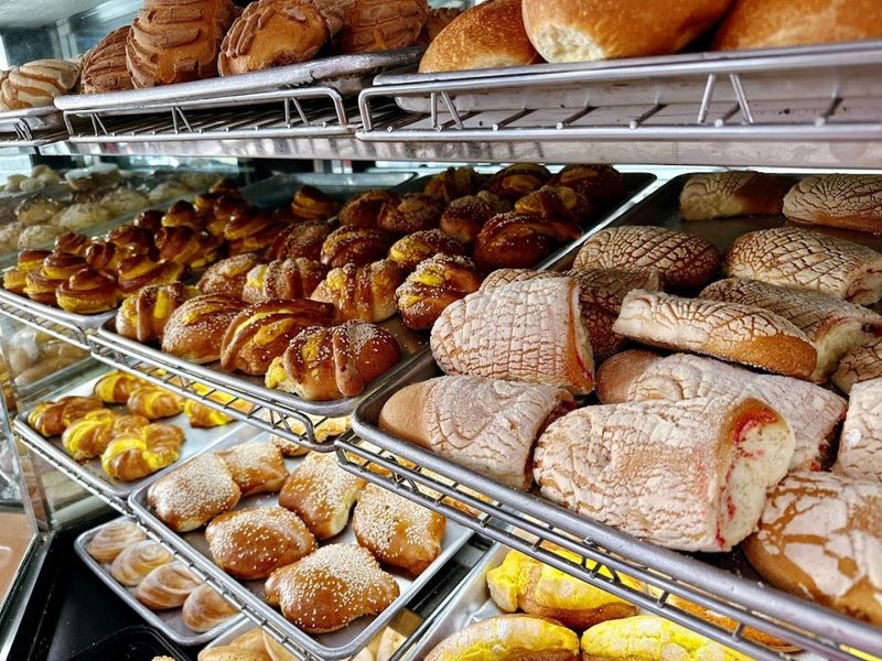 Panadería y Restaurante Cristal (Glendale)