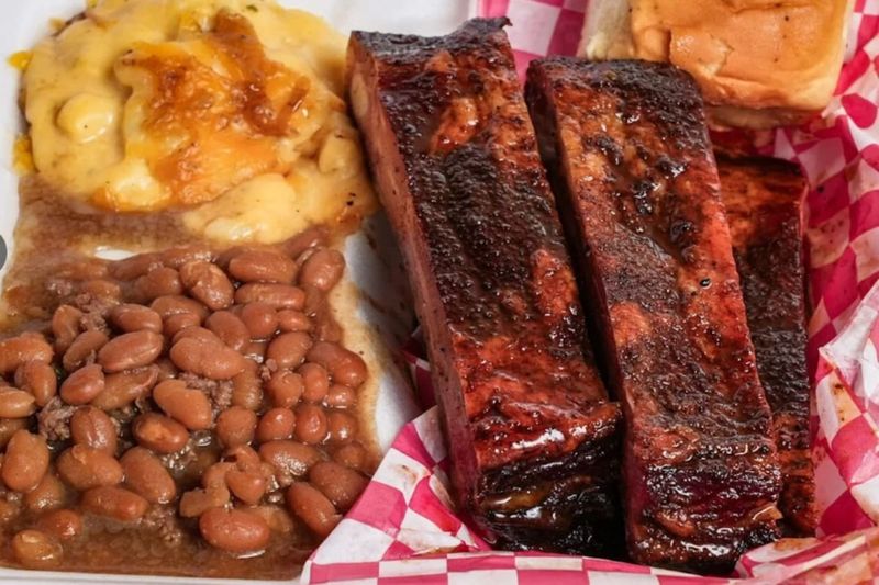 Billie Rae's BBQ & Soul Food: Where Smoke Meets Soul in East Nashville
