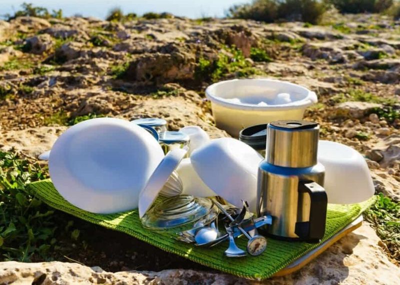 Camp kitchen cleanup kit (strainer + sealable waste bags)