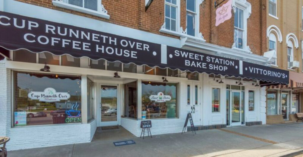 Between Chattanooga and Knoxville, This Charming Tennessee City Boasts the Sweetest Street