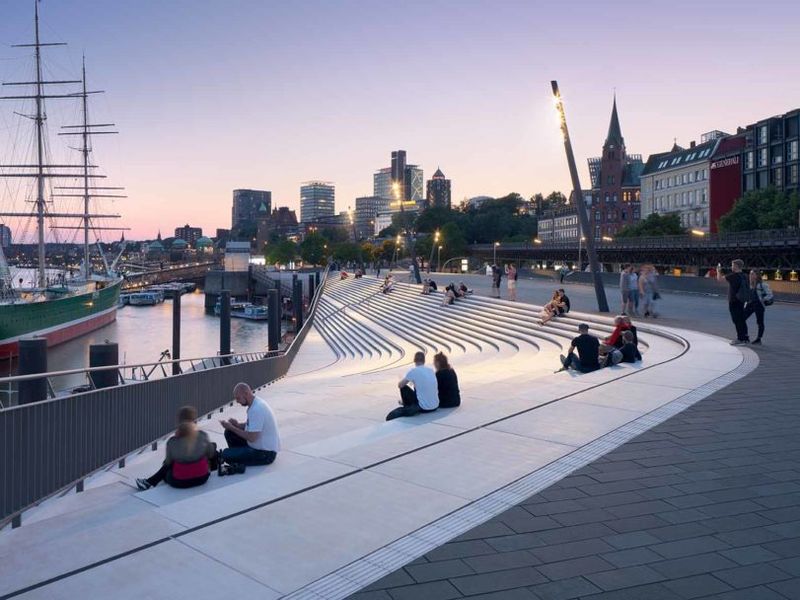 Hamburg, Germany — Elbe Promenade (Jan-Fedder-Promenade & HafenCity)